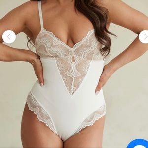Pinsy sculpting lace shapewear bodysuit